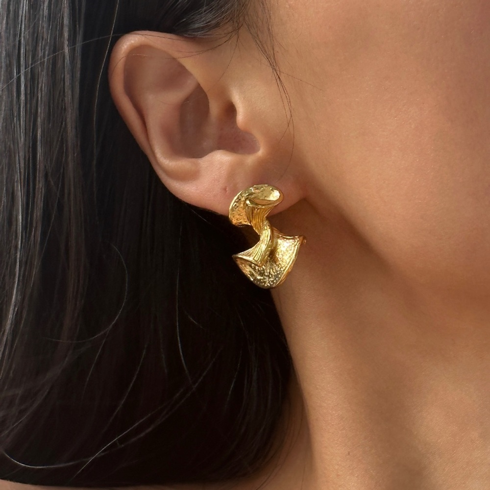 24K Gold Twist Earrings*Lightweight Earrings*